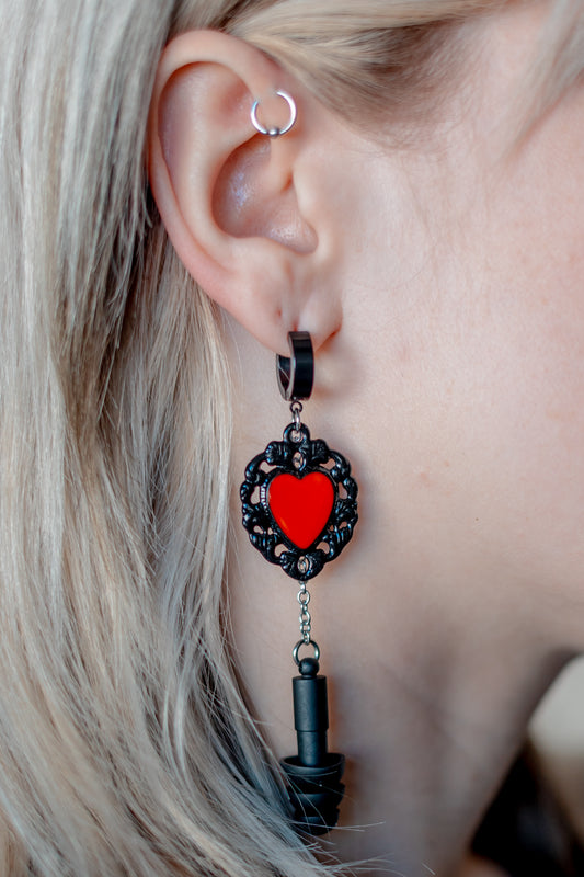 Black Heart Clicker Ear Plug Earrings